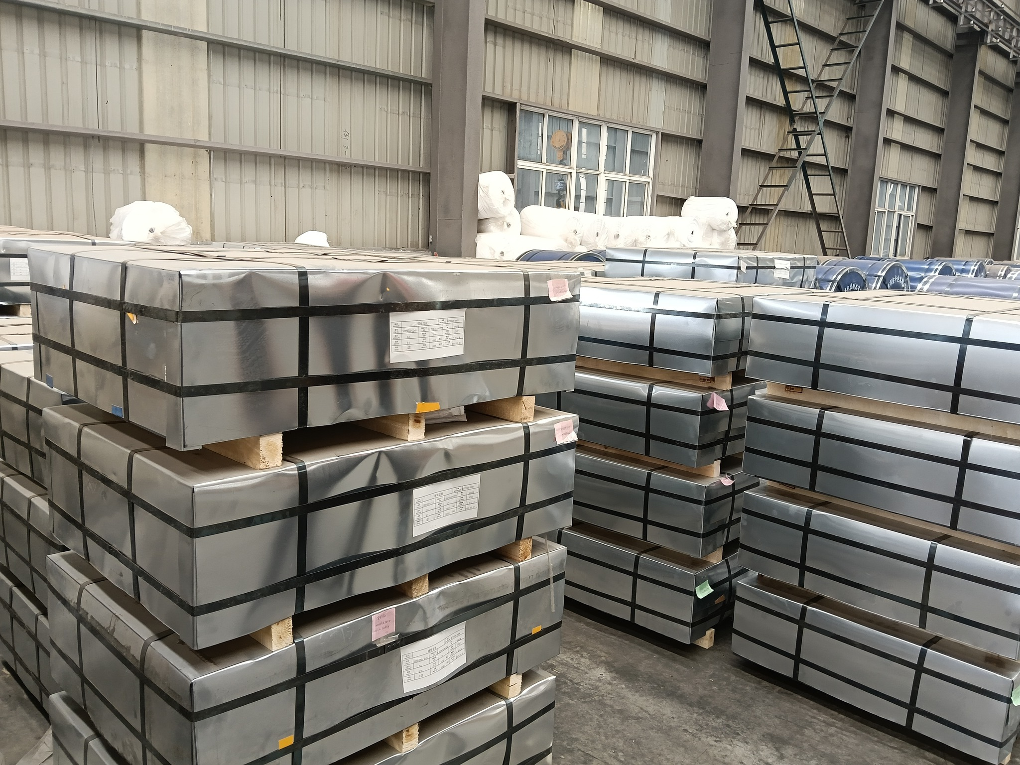 Latest company case about Pakistan Biscuit Can Producer Reduced Costs by 12% Using Our Tin Coated Steel Sheet